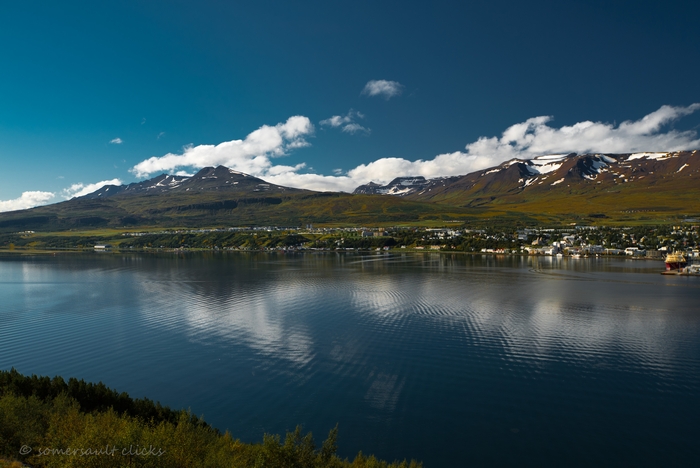 Blick auf Akureyri, aufgenommen von Somersault Clicks, all rights reserved